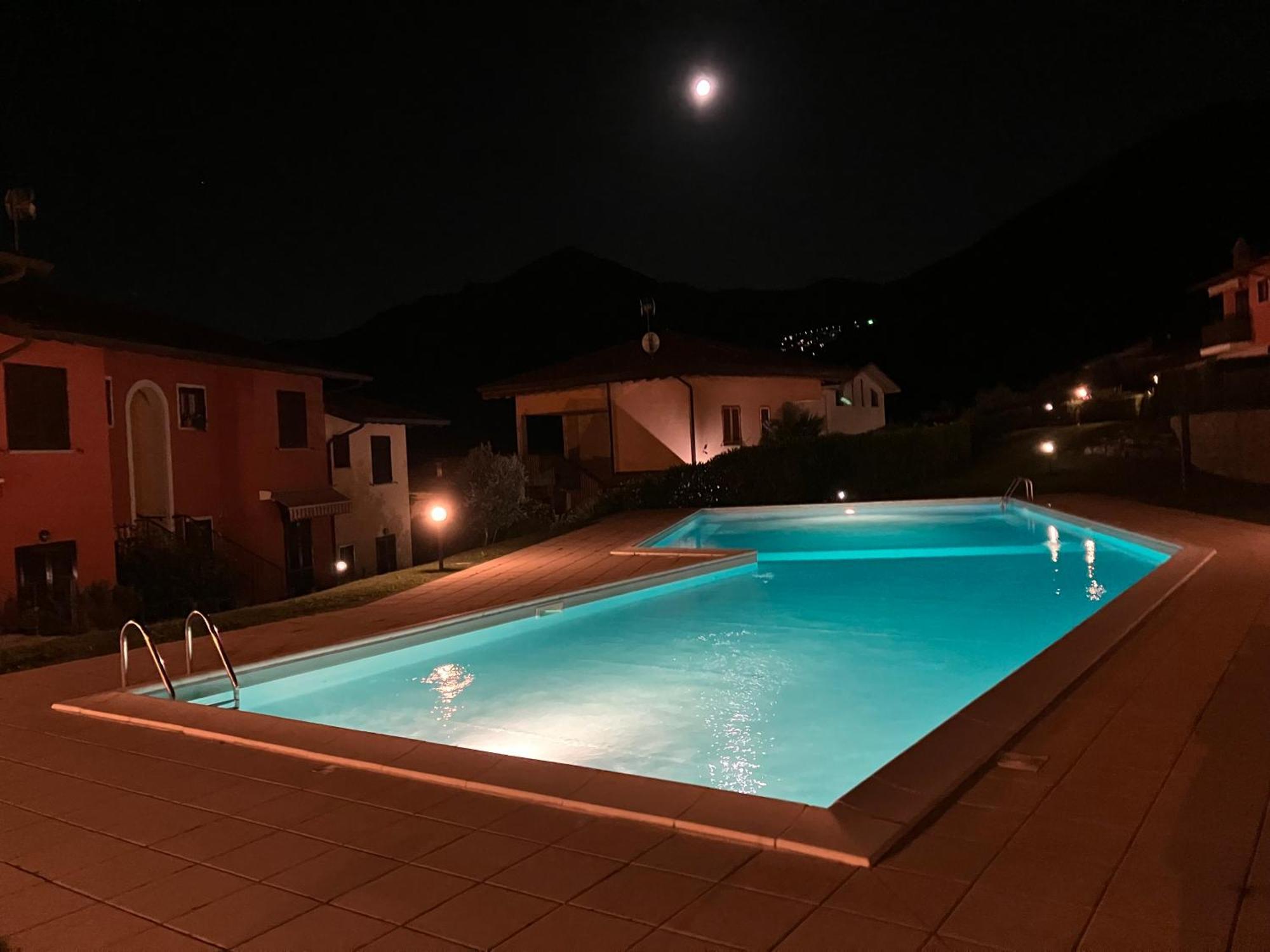 Happy Guest Apartments - Lake View And Pool Riva di Solto Kültér fotó
