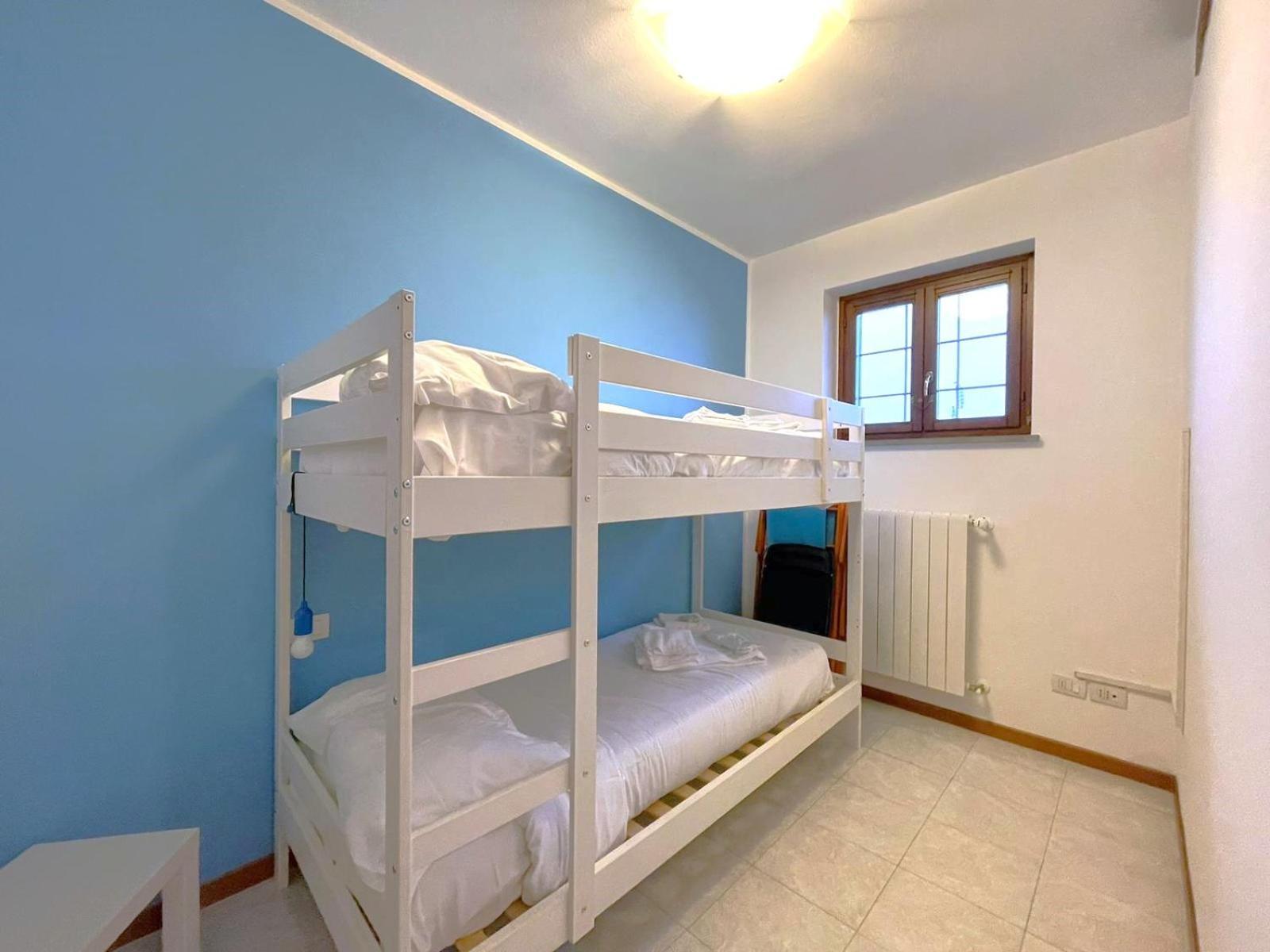 Happy Guest Apartments - Lake View And Pool Riva di Solto Kültér fotó
