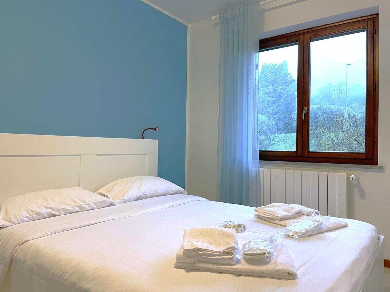 Happy Guest Apartments - Lake View And Pool Riva di Solto Kültér fotó