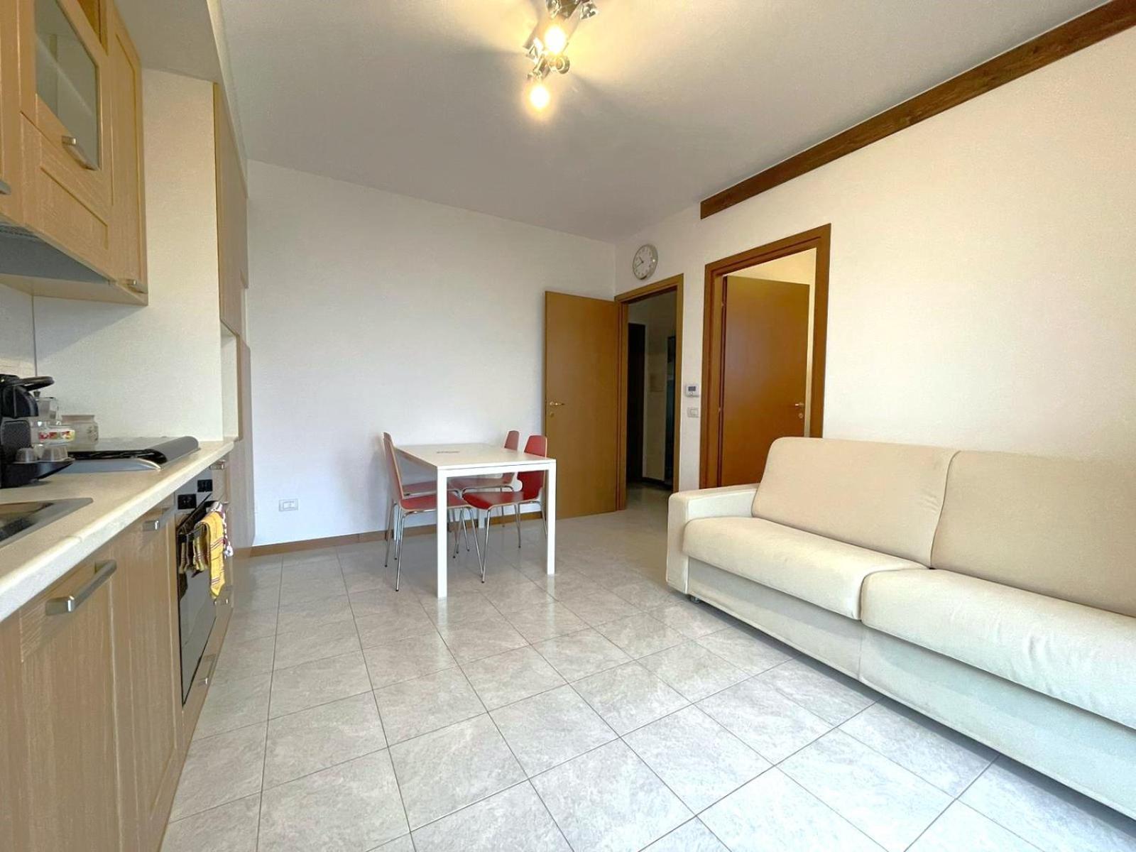 Happy Guest Apartments - Lake View And Pool Riva di Solto Kültér fotó