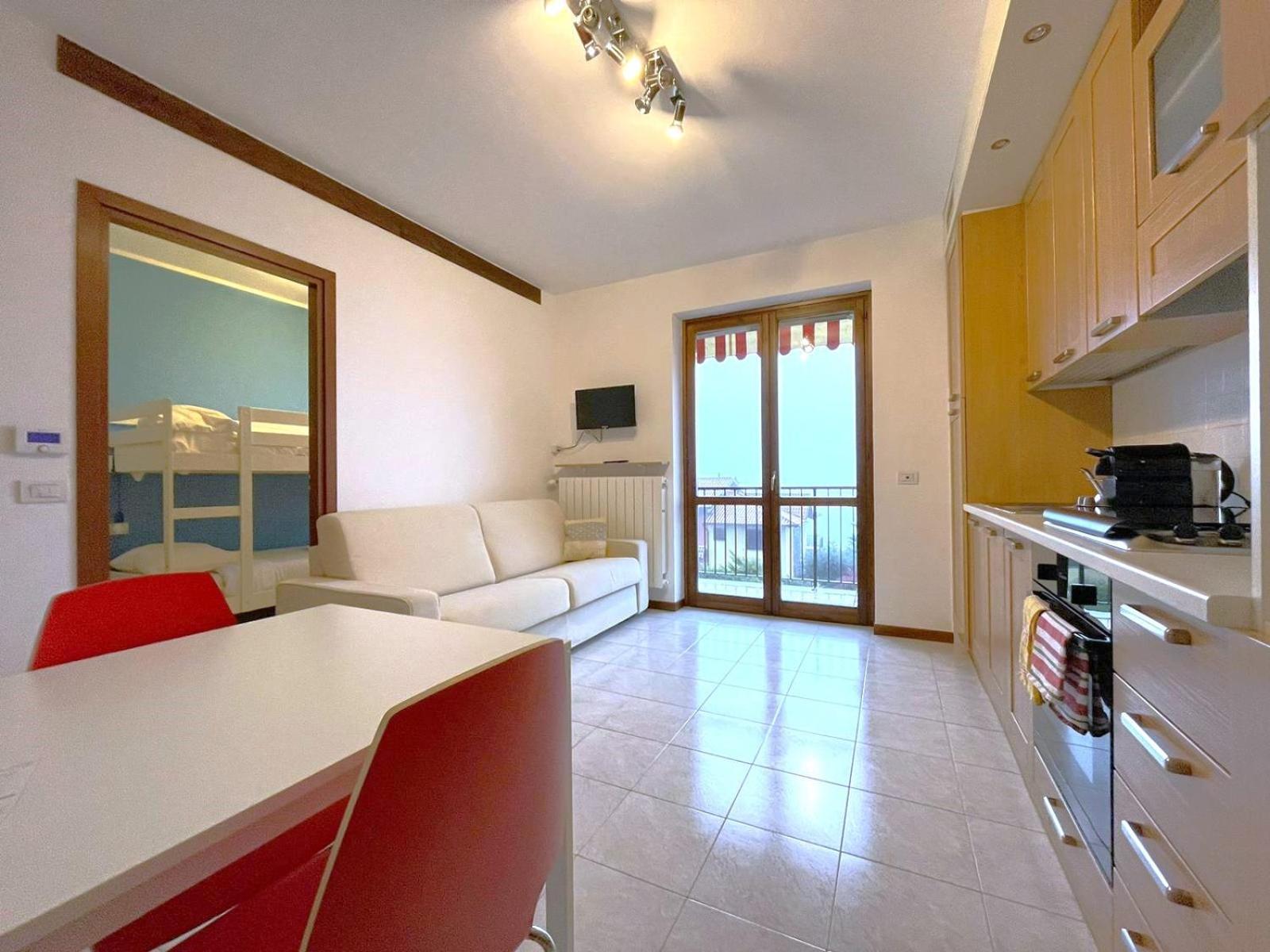 Happy Guest Apartments - Lake View And Pool Riva di Solto Kültér fotó